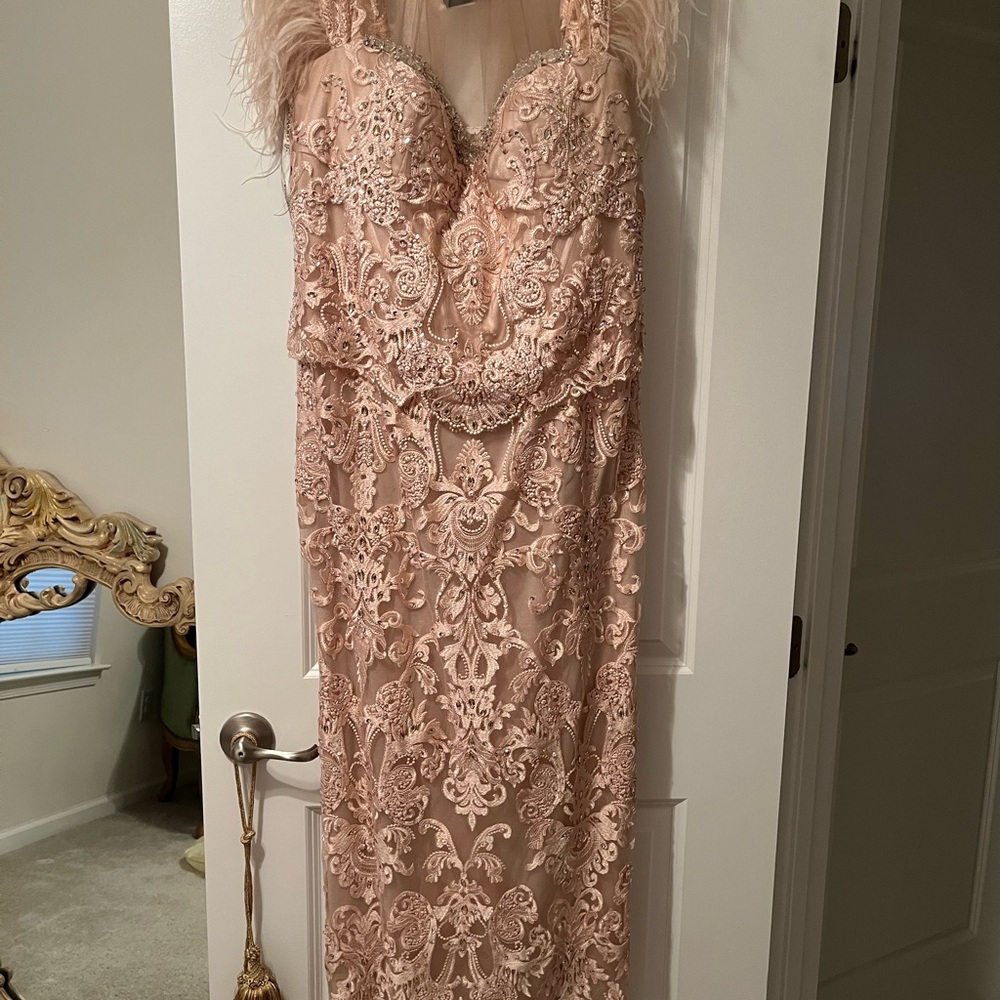 Elegant Lace Evening Gown